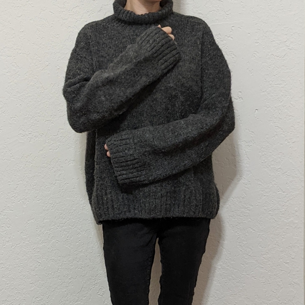 H&M Gray Oversized Wool Blend Turtleneck Ribbed Fall Sweater Size small